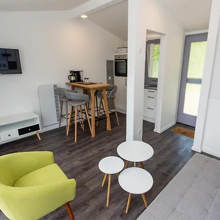 Woodland Bungalow, Cleaning Included 펜션